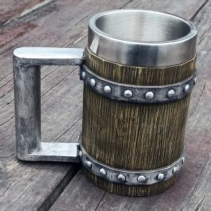 Rustic Vintage Faux Wood Barrel Beer Mug with Metal Hoops & Rivets, 600ml Stainless Steel Lined Pint Glass - Heavy Duty Bar Cup for Home, Pub & Parties